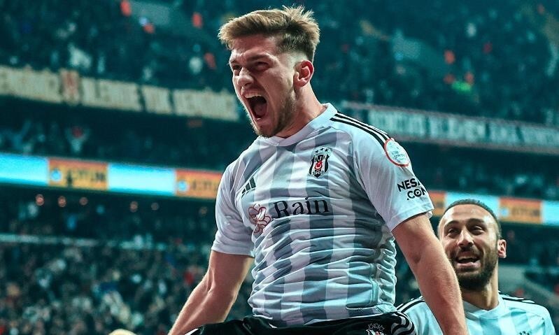 阿森纳逆转贝西克塔斯，晋级不易