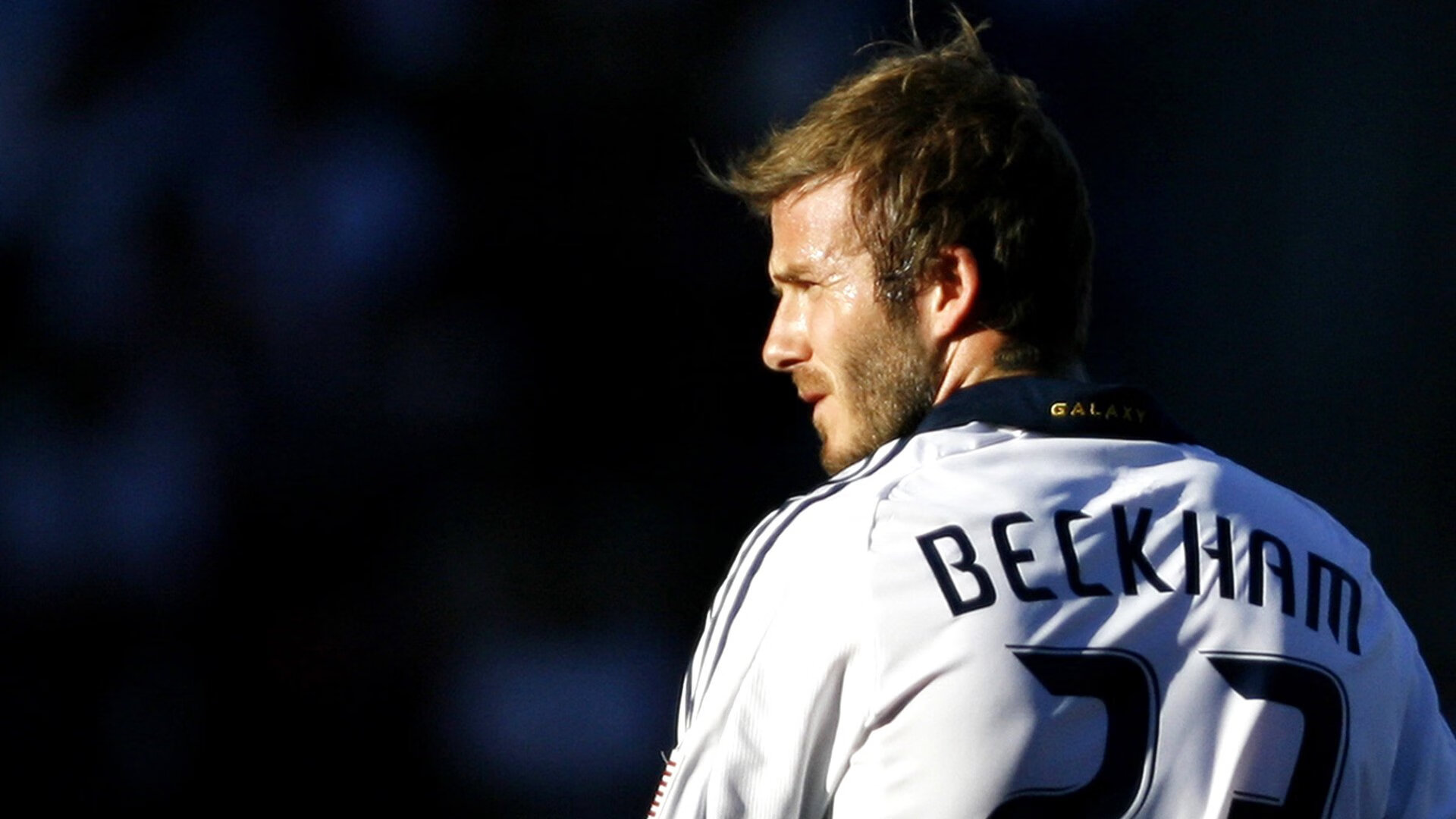 艺术与铁血的交响,迪马利亚节奏掌控下的米兰,与伊朗足球的强势晋级